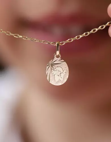Médaille Ovale Etoilée avec Ange Penseur en Relief en Or Personnalisable
