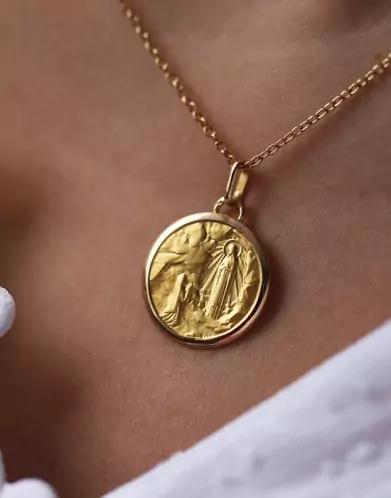 Médaille Sainte Bernadette en Or Personnalisable – Grand Modèle