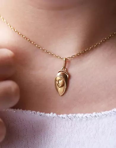 Pendentif Vierge Marie pensive