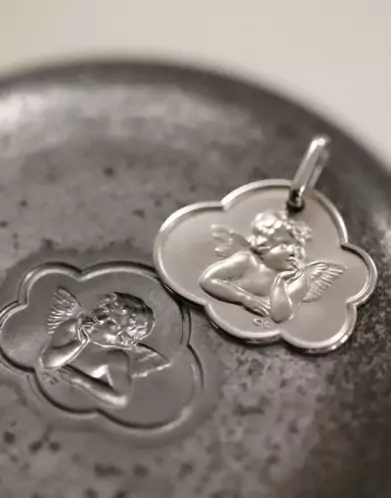 Médaille Nuage et Ange en Relief en Or Personnalisable