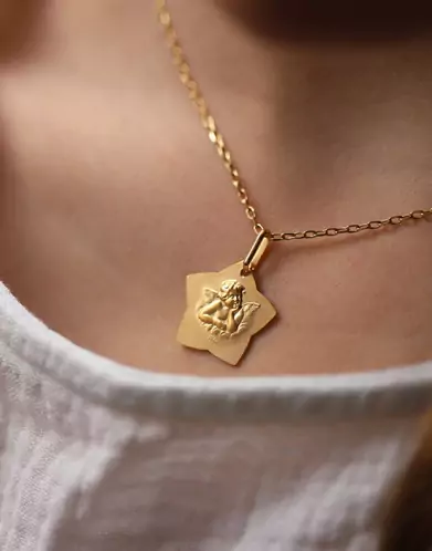 Médaille Etoile Ange Penseur en Relief en Or Personnalisable