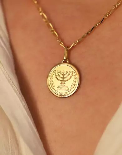 Médaille Menorah en Or Personnalisable