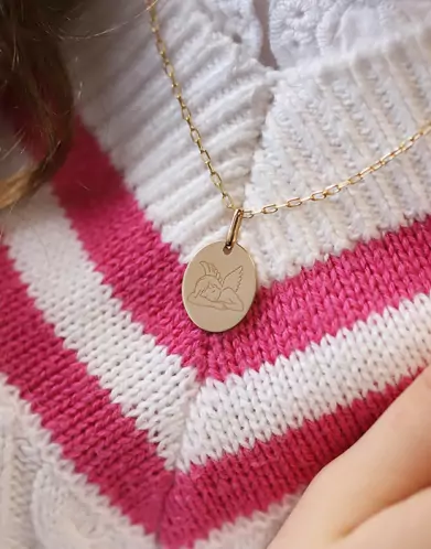 Médaille ovale Ange qui dort moderne