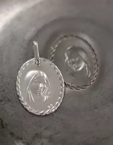 Médaille de baptême Vierge contour torsadé