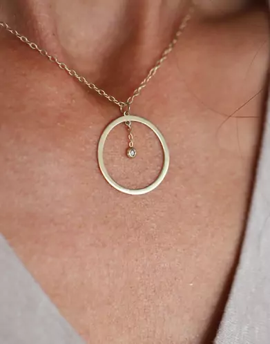 Collier LEA Rond Ajouré Or et Brillant – Grand Modèle