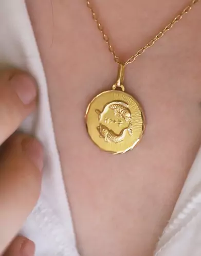 Médaille Zodiaque Soleillée Contour Diamanté en Or Personnalisable