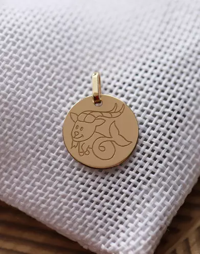 Médaille Ronde en Or Enfant Zodiaque Capricorne Personnalisable